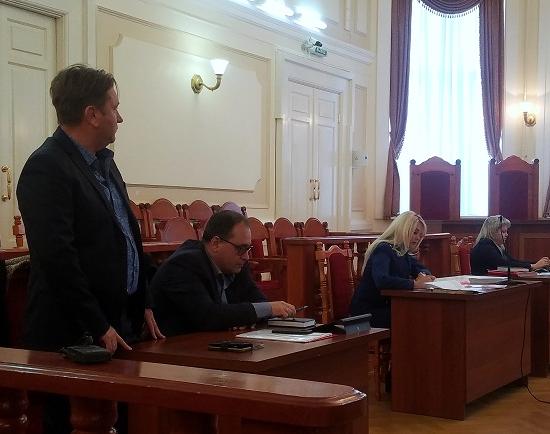 Указав ежемесячный доход в 15 тыс. руб., потерпевший Дзепа заявил, что депутат Бочкарев похитил у него 5 млн руб.