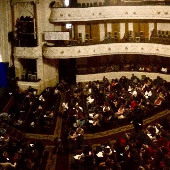 Запрет на массовые мероприятия не помешал съемкам фильма с участием массовки в драмтеатре Нижнего Новгорода