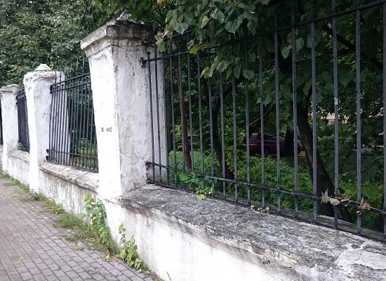 Жители судятся с администрацией Нижнего Новгорода, защищая свой двор от парковки бизнес-центра