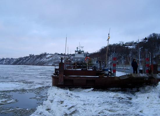 Люди отрезаны от соцучреждений и рабочих мест из-за прекращения переправы через Оку в Павлове