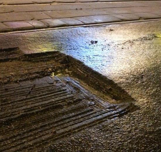 Водители массово пробивают покрышки автомобилей на Бекетова в Нижнем Новгороде